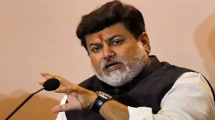 Uday Samant : 'ती' अट म्हणजे राज ठाकरेंना कमी लेखणं, मला नाही वाटत...., राज-उद्धव एकत्र येण्यावरून सामंतांचा ठाकरेंवर निशाणा Uday Samant : 'ती' अट म्हणजे राज ठाकरेंना कमी लेखणं, मला नाही वाटत...., राज-उद्धव एकत्र येण्यावरून सामंतांचा ठाकरेंवर निशाणा