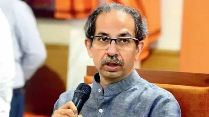 Uddhav Thackeray Video : '...मोदींकडे मागणी करा', औरंगजेबाच्या कबरीवरून सुरू असलेल्या वादावर उद्धव ठाकरेंचं पहिल्यांदाच भाष्य Uddhav Thackeray Video : '...मोदींकडे मागणी करा', औरंगजेबाच्या कबरीवरून सुरू असलेल्या वादावर उद्धव ठाकरेंचं पहिल्यांदाच भाष्य