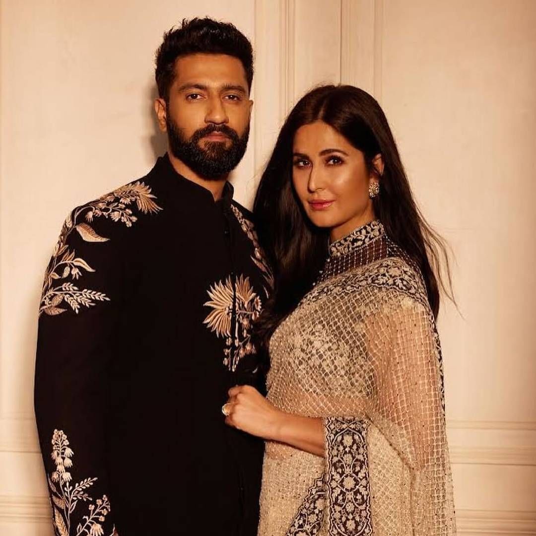 अभिनेता विकी कौशल आणि कतरिना कैफ ही बॉलिवूडमधील अत्यंत लोकप्रिय जोड्यांपैकी एक आहे. सोशल मीडियावर हे दोघं अनेकदा एकमेकांवर प्रेमाचा वर्षाव करताना दिसून येतात. कतरिना-विकीची जोडी 'मेड फॉर इच अदर' असल्याचं चाहते म्हणतात. 
