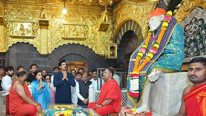 छावाच्या यशासाठी विकी-रश्मिकाचं शिर्डीच्या साईबाबांकडे साकडं