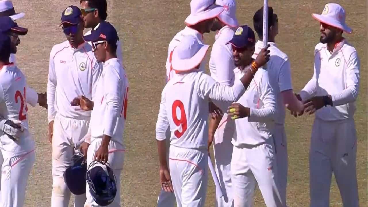 VID vs MUM : विदर्भाची फायनलमध्ये धडक, मुंबईवर 80 धावांनी मात, सूर्या-शिवमकडून निराशा