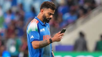 Virat Kohli : पाकिस्तानच्या धुलाईनंतर विराटचा खास व्यक्तीला व्हिडीओ कॉल