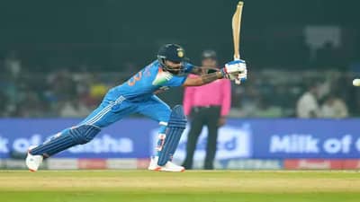 Virat Kohli : विराट कोहली याला तिसऱ्या वनडेआधी मोठा झटका, नक्की काय झालं?