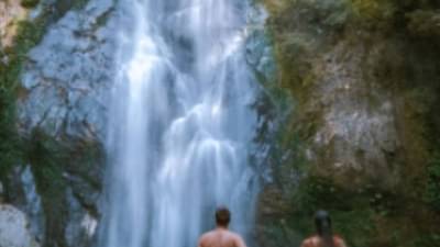 ती सुंदर परी, अन् तो भलामोठा अगडबंब, हनिमूनला गेले, धबधब्याच्या किनाऱ्यावर बसले, पुढे भलतंच झालं...