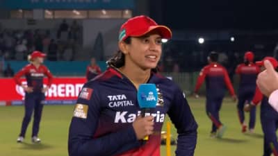 DC vs RCB Toss : बंगळुरुच्या बाजूने नाणेफेकीचा कौल, कॅप्टन स्मृतीचा निर्णय काय?