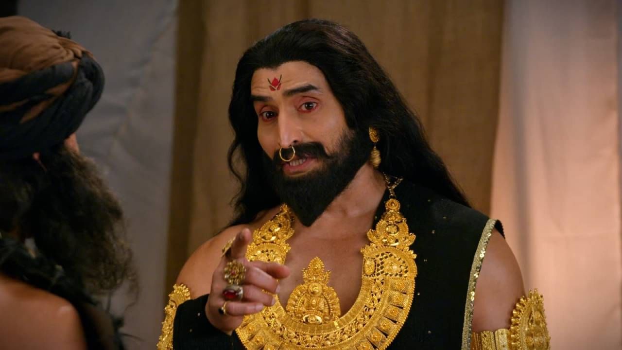 कलर्स मराठी वाहिनीवरील 'आई तुळजाभवानी' या मालिकेत आता सगळयात मोठ्या रहस्याचा खुलासा महिषासुराला होणार आहे. 'आई तुळजाभवानी' मालिकेतलं नाट्य सध्या अत्यंत रंगतदार वळणावर असून महिषासुर मर्दिनी अध्यायातला महत्वाचा टप्पा मालिकेच्या आगामी भागात उलगडणार आहे.