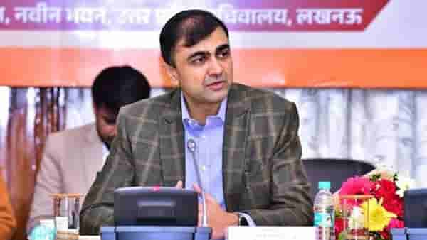 मुख्यमंत्र्यांचा जवळचा IAS अधिकारी, लाच प्रकरणात नाव आल्यावर थेट निलंबनाची कारवाई? काय आहे संपूर्ण प्रकरण