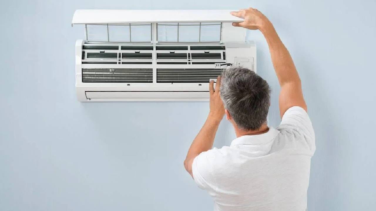 Air Conditioner साफ करताना कधीही 'या' गोष्टी वापरू नका, अन्यथा होऊ शकतं नुकसान Air Conditioner साफ करताना कधीही 'या' गोष्टी वापरू नका, अन्यथा होऊ शकतं नुकसान