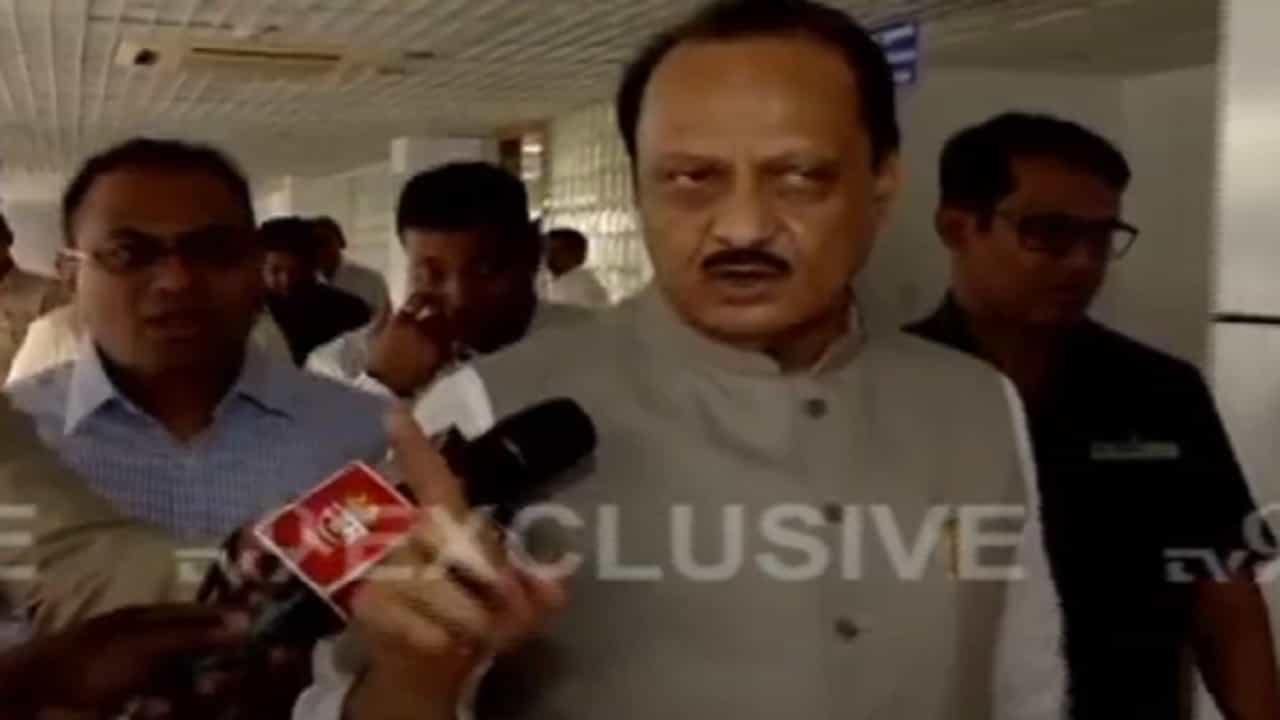 Ajit Pawar Video : धनंजय मुंडेंच्या राजीनाम्यावर अजितदादांची पहिली प्रतिक्रिया; सवाल करताच म्हणाले, 'उगीच काही...'