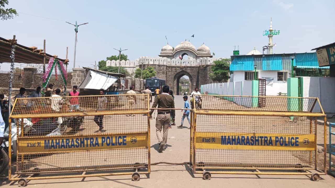 औरंगजेबच्या कबरीवरुन राज्यात वातावरण तापले, सरकारने सुरक्षा वाढवली, SRPF ची तुकडी करणार कबरीचे संरक्षण