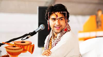 पोटातले ओठांवर, बागेश्वर बाबा चढणार बोहल्यावर, दोनाचे करणार चार हात, भावी वधू तरी कोण? लाजत लाजत केला मोठा खुलासा?