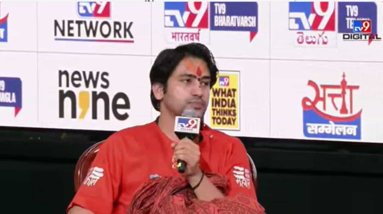 WITT : त्या प्रश्नावर धीरेंद्र शास्त्री यांची फजिती; ब्रिटिश, हिंदुत्व, औरंगजेबावर बोलता बोलता...