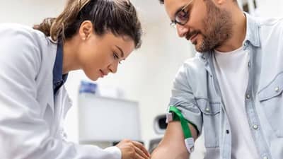 घरीच करा रक्त तपासणी, ‘हे’ अ‍ॅप्स करतील तुमची मदत