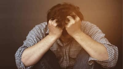 काय तर म्हणे बॉस... नग्नावस्थेत ऑफिसात फिरायचा; प्रसिद्ध उद्योगपतीवर सनसनाटी आरोप