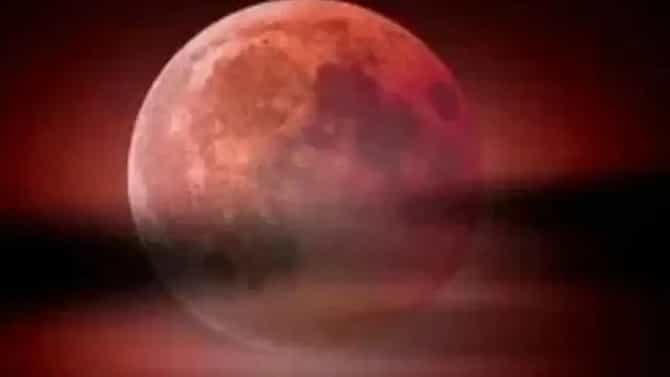 Chandra Grahan 2025: चंद्रग्रहणाच्या वेळी महिलांनी या गोष्टी करू नये अन्यथा, जाणून घ्या महत्त्वाचे नियम....