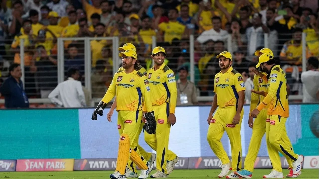 IPL 2025 : देश महत्त्वाचा की पैसा? 5 खेळाडूंच्या निर्णयामुळे एकच चर्चा IPL 2025 : देश महत्त्वाचा की पैसा? 5 खेळाडूंच्या निर्णयामुळे एकच चर्चा