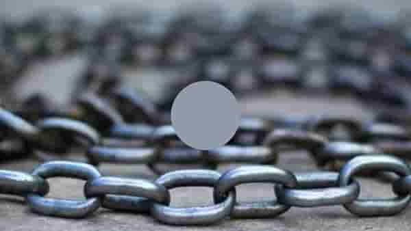 आईने स्वीकारला इस्लाम, मग मुलावर धर्म बदलण्यासाठी दबाव, साखळदंडाने बांधले, शेवटी...