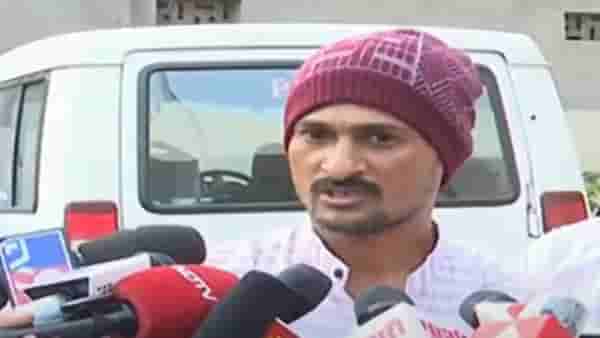 Santosh Deshmukh Case : धनंजय देशमुख अजित पवारांच्या भेटीसाठी दाखल