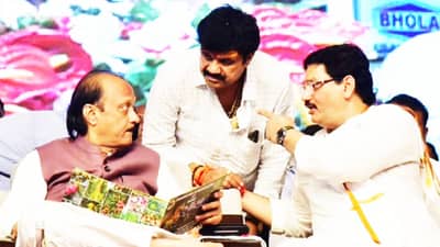 थोरले मुंडे असते तर धनंजय मुंडेंना चाबकाने फोडले असते, राष्ट्रवादीच्या बड्या नेत्याने सुनावले, अजितदादांना केले हे आवाहन