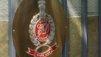 बंगल्यात जिथे नजर गेली तिथे फक्त नोटाचे बंडलच बंडल; ईडीच्या अधिकाऱ्यांनाही फुटला घाम, राज्यात खळबळ