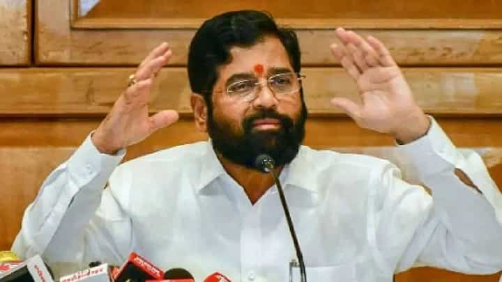 DCM Eknath Shinde : पायऱ्यांवर उभं राहून बघायचा चॅनेलचा बूम आणि ठोकायची धूम, शिंदेंची ठाकरेंवर टीका DCM Eknath Shinde : पायऱ्यांवर उभं राहून बघायचा चॅनेलचा बूम आणि ठोकायची धूम, शिंदेंची ठाकरेंवर टीका