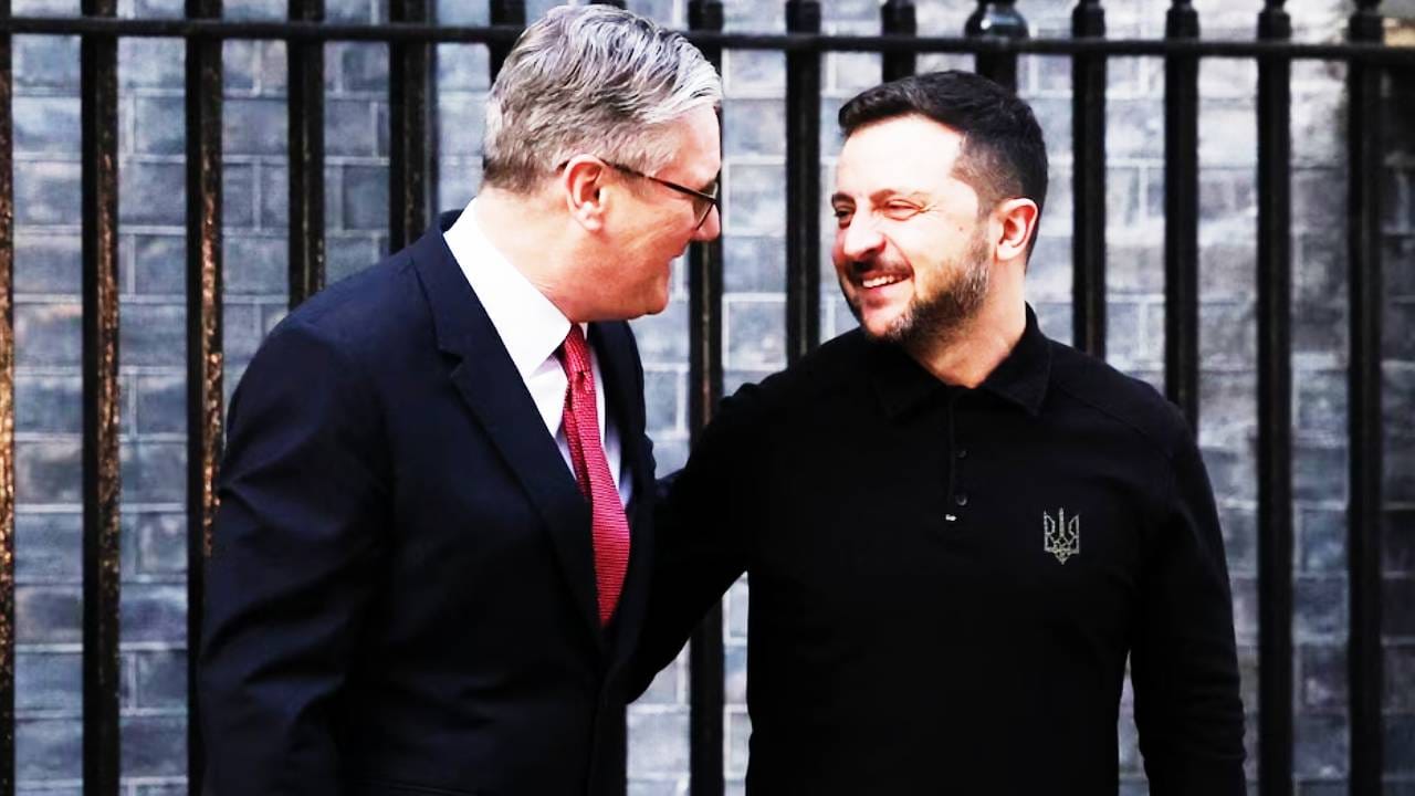'संपूर्ण ब्रिटन तुमच्या पाठीशी मिस्टर प्रेसिडेंट'...जगाचा नकाशा बदलणार? PM स्टार्मरने झेलेंस्की यांना छातीशी कवटाळले, आर्थिक मदतीचा हात पुढे