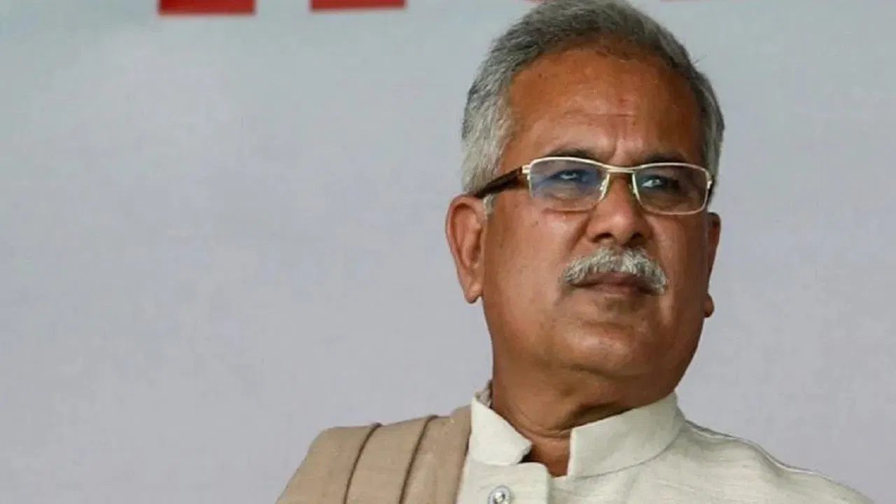 माजी मुख्यमंत्र्यांच्या घरातून धाड मारून निघताच ईडीच्या अधिकाऱ्यांवर हल्ला; एफआयआर दाखल माजी मुख्यमंत्र्यांच्या घरातून धाड मारून निघताच ईडीच्या अधिकाऱ्यांवर हल्ला; एफआयआर दाखल