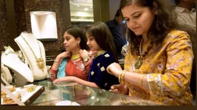 Gold Silver Rate Today 30 March 2025 : सोने आणि चांदीची महागाईची गुढी, ग्राहकांना फटका सणासुदीत, काय आहेत किंमती?