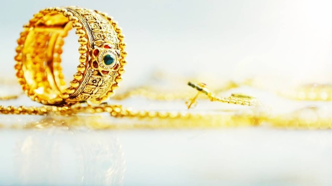 Gold Silver Rate Today 9 March 2025 : सोन्याचे तळ्यातमळ्यात, चांदी महाग, काय आहेत किंमती?