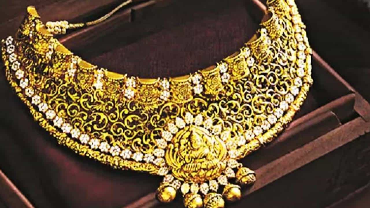 Gold Silver Rate Today 11 March 2025 : सोन्याने मरगळ झटकली, चांदी अचानक नरमली, किंमत जाणून घ्या