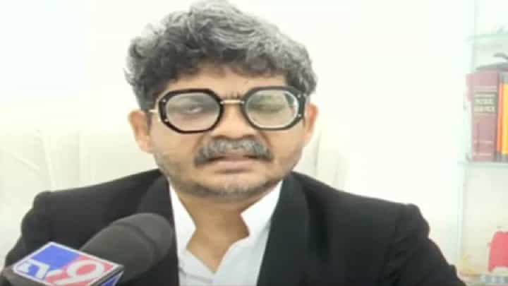 सदावर्तेंवर बोलतना मनसे नेत्याची जीभ घसरली, 'पाळलेला कुत्रे... ज्या दिवशी त्याला गप्प करण्याचा विषय येईल तेव्हा...' सदावर्तेंवर बोलतना मनसे नेत्याची जीभ घसरली, 'पाळलेला कुत्रे... ज्या दिवशी त्याला गप्प करण्याचा विषय येईल तेव्हा...'