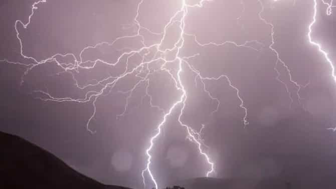 IMD Weather Forecast : महाराष्ट्राच्या दिशेनं येतय मोठं संकट, उरले फक्त काही तास, आयएमडीचा हायअलर्ट