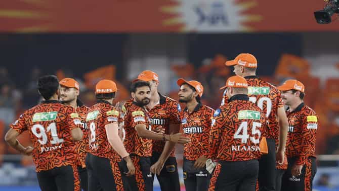 IPL : आयपीएलमध्ये आतापर्यंत फक्त 4 गोलंदाजांनाच जमलाय हा कारनामा, 3 भारतीयांचा समावेश