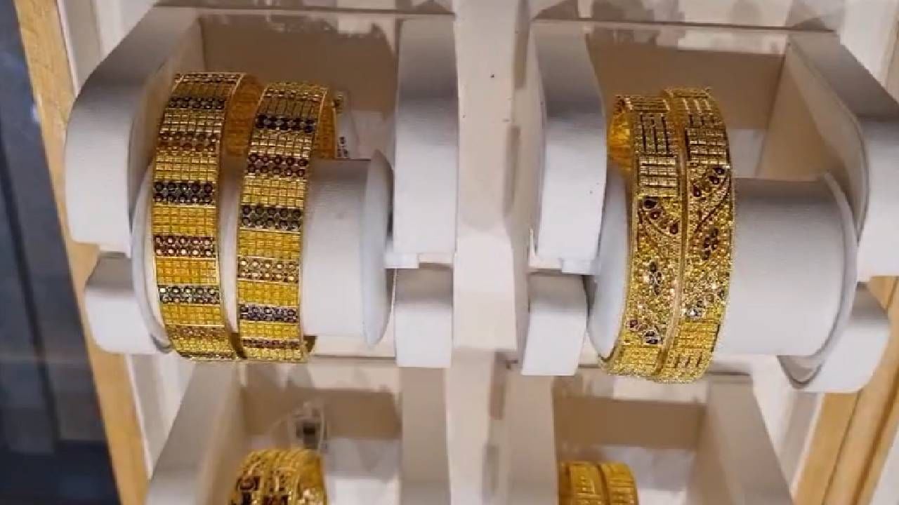 या आठवड्यात सोने आणि चांदीने मोठी झेप घेतली. सोने आणि चांदीने महागाईचा उच्चांक मोडला. जानेवारीपासून ते मार्चपर्यंत दोन्ही धातुनी मोठा पल्ला गाठला. दोन्ही धातुनी या तीन दिवसात नवीन रेकॉर्ड नावावर नोंदवला आहे.