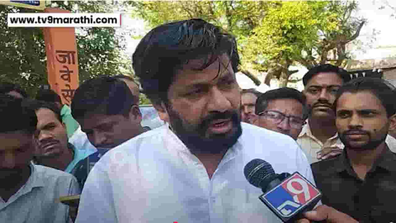 Bacchu Kadu : '...तर त्याला महाराष्ट्र बाहेर हाकला, तडीपार करा', बच्चू कडूंचा संताप, कोणत्या मुद्द्यावरून भडकले? Bacchu Kadu : '...तर त्याला महाराष्ट्र बाहेर हाकला, तडीपार करा', बच्चू कडूंचा संताप, कोणत्या मुद्द्यावरून भडकले?