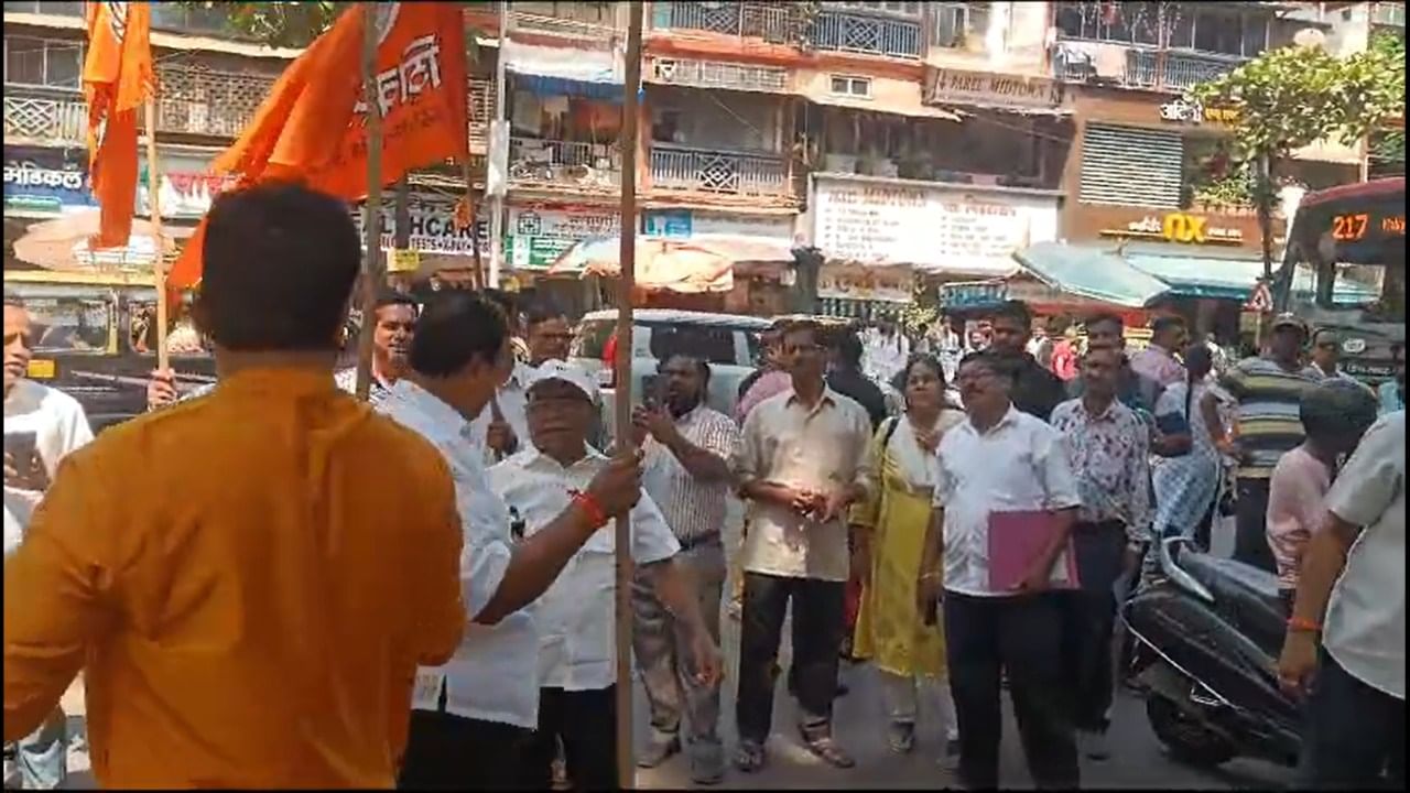 यामुळे ठाकरे गटाने केईएम रुग्णालयाच्या प्रशासनाला निवेदन दिले. तातडीने सदर इंग्रजी गेट काढा किंवा मराठी करा, असे या निवेदनात नमूद करण्यात आले.