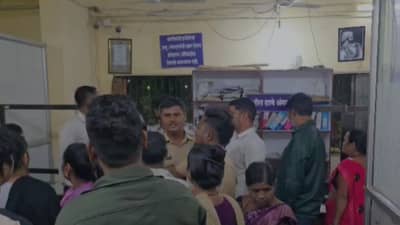 तरुणीनं आरडा ओरड केली म्हणून ग्रामस्थ धावून आले, तरुणाचा मोबाईल पाहून हादरले; कल्याणमध्ये धक्कादायक प्रकार