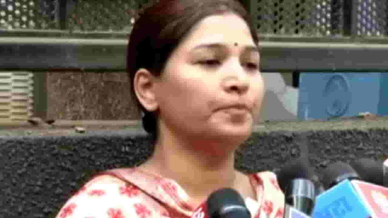 Karuna Sharma : तटकरेंवर केलेल्या आरोपांची चौकशी करा, करुणा शर्मांचं मुख्यमंत्र्यांना पत्र