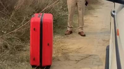 अंधारात दोन महिला बॅग घेऊन निघाल्या, तेवढ्यात भूकंप आला आणि जे घडलं त्याने... कोणत्या होत्या त्या? काय करत होत्या?