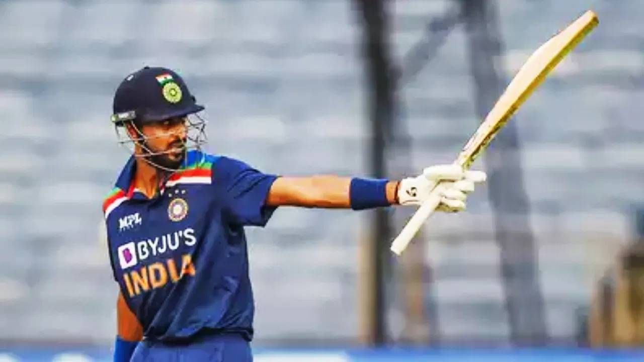 यापूर्वी हा विक्रम टीम इंडियाच्या कृणाल पंड्याच्या नावावर होता. 2021 मध्ये इंग्लंडविरुद्ध एकदिवसीय क्रिकेटमध्ये पदार्पण करणाऱ्या पंड्याने फक्त 26 चेंडूत अर्धशतक झळकावून हा विश्वविक्रम केला. आता मुहम्मद अब्बासने हा विक्रम मोडला आहे.