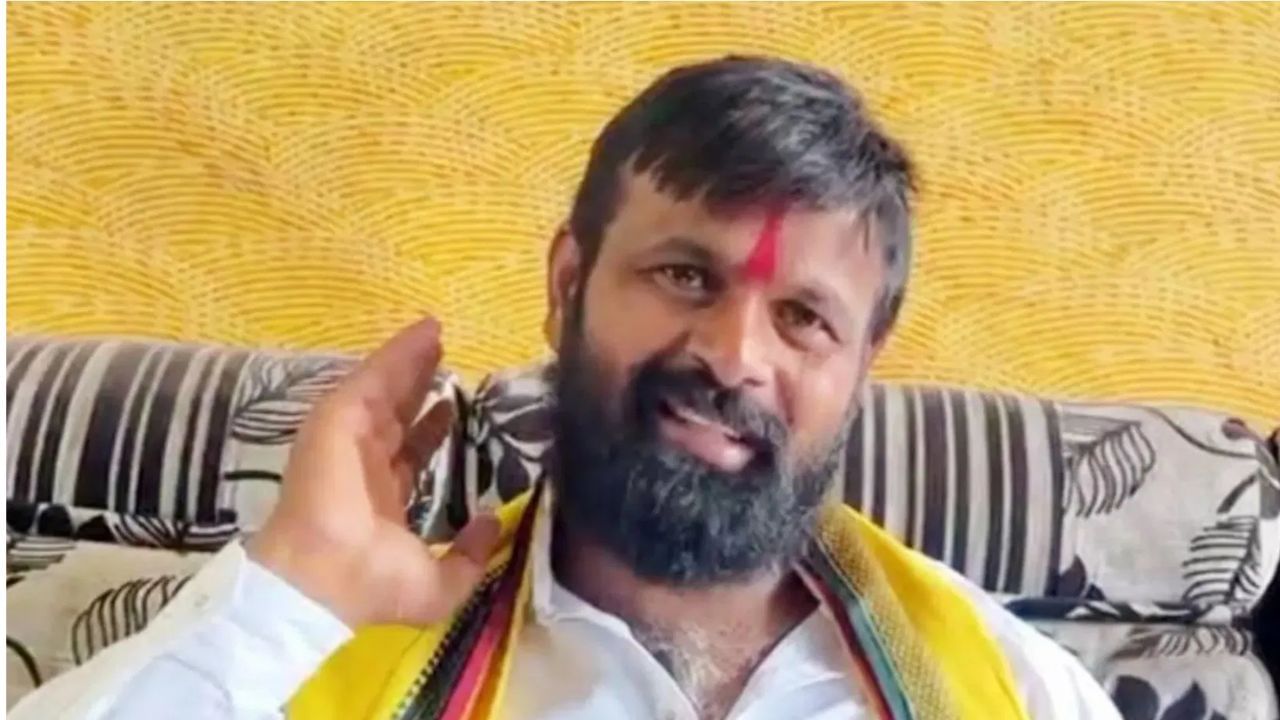 उदयनराजेंच्या 'त्या' वक्तव्यावरून हाके आक्रमक; म्हणाले एका खासदाराने.. उदयनराजेंच्या 'त्या' वक्तव्यावरून हाके आक्रमक; म्हणाले एका खासदाराने..