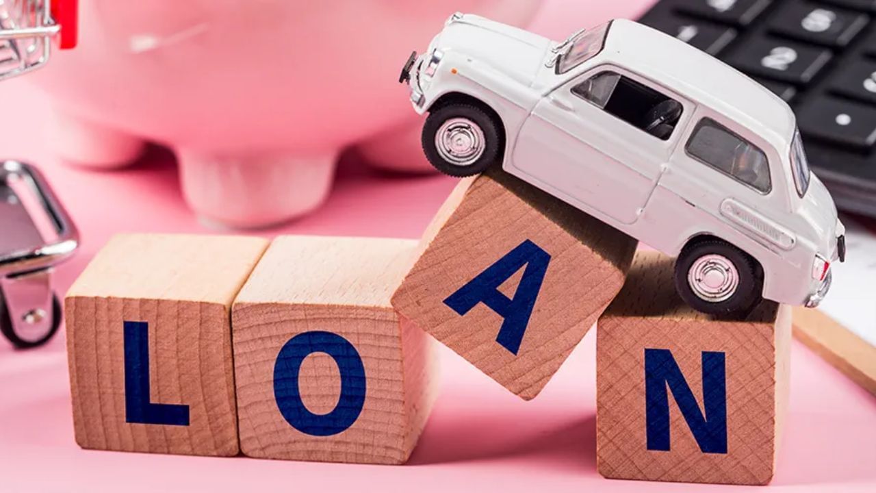 कार लोन घ्यायचंय का? 10 लाखाला किती EMI येणार? लोनसाठी कोणती बँक बेस्ट? कार लोन घ्यायचंय का? 10 लाखाला किती EMI येणार? लोनसाठी कोणती बँक बेस्ट?