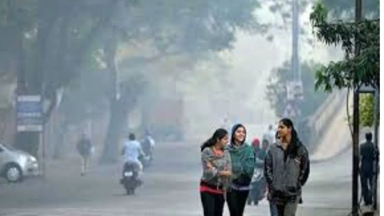 उन्हाळ्यात थंडीचा गारठा, राज्यातील या शहराचे तापमान 4.2 अंशावर, तापमान घसरण्याचे कारण काय? उन्हाळ्यात थंडीचा गारठा, राज्यातील या शहराचे तापमान 4.2 अंशावर, तापमान घसरण्याचे कारण काय?