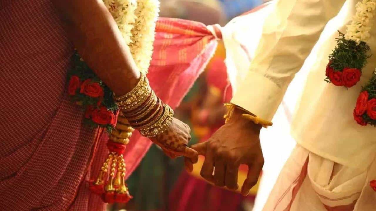 हिंदू तरुणानं मुस्लीम तरुणीशी लग्न केलं, ईदच्या दिवशी म्हणाली चल आता सुंता कर, अन् नंतर...