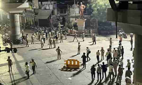 Nagpur Violence Video : धक्कादायक… नागपूर राड्यादरम्यान महिला पोलिसाचा विनयभंग, अंधाराचा फायदा घेतला अन्…