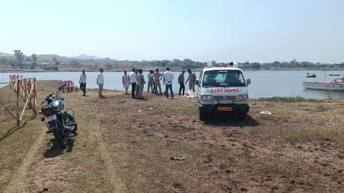 प्रियकराच्या मदतीने पत्नीने पतीला संपवले, मृतदेह स्कूटरवरुन नेत नीरा नदीत फेकला