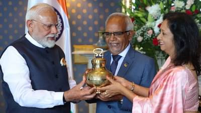 बनारसी साडी, बिहारचा मखाना आणि महाकुंभचे जल, मॉरीशसच्या राष्ट्राध्यक्षांना पीएम मोदी यांनी भेट दिल्या या वस्तू