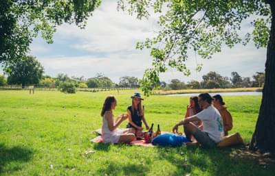 एप्रिलमध्ये येताहेत दोन लाँग विकेण्ड, प्लानिंग करा आणि बॅगा भरा, फिरायला निघा...