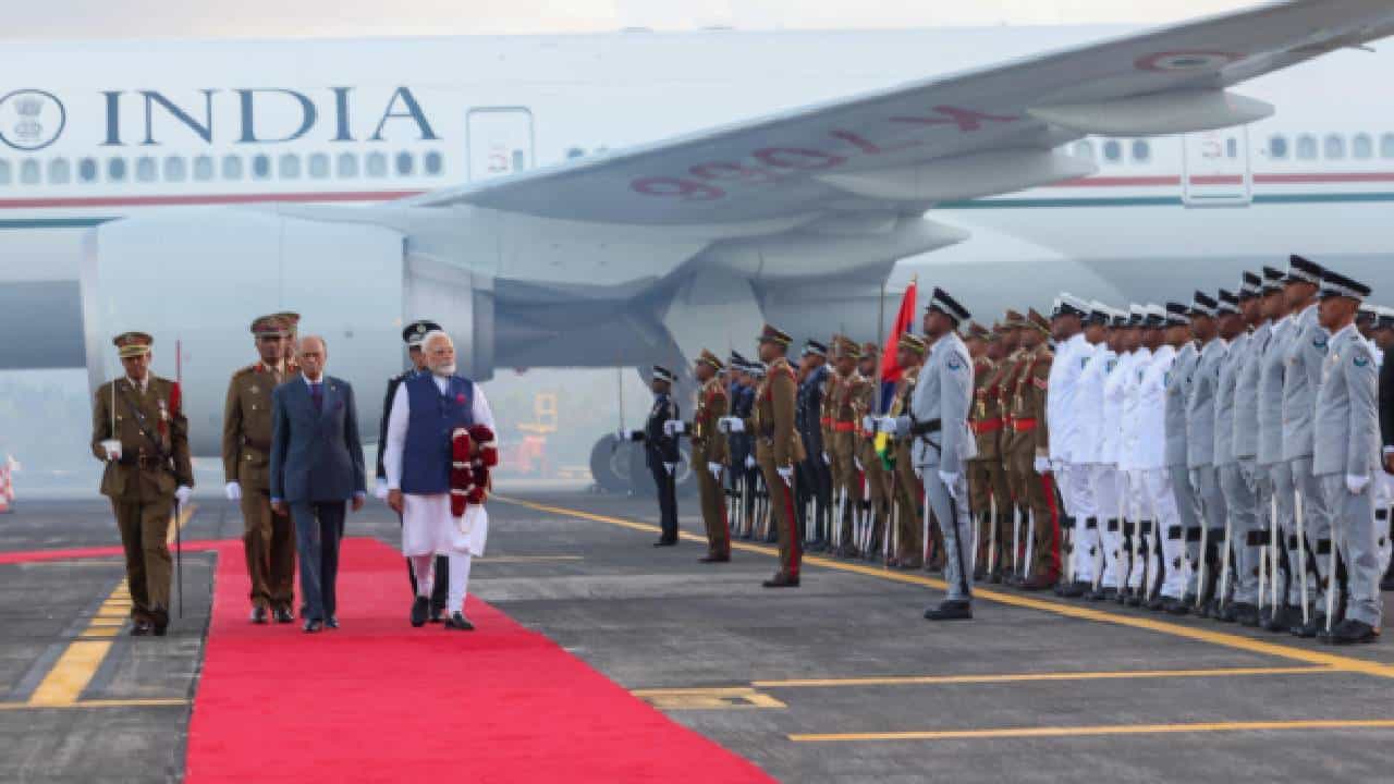 भारताचा सच्चा मित्र, PM मोदींच्या स्वागतासाठी विमानतळावर पंतप्रधानांसह 200 मान्यवर हजर