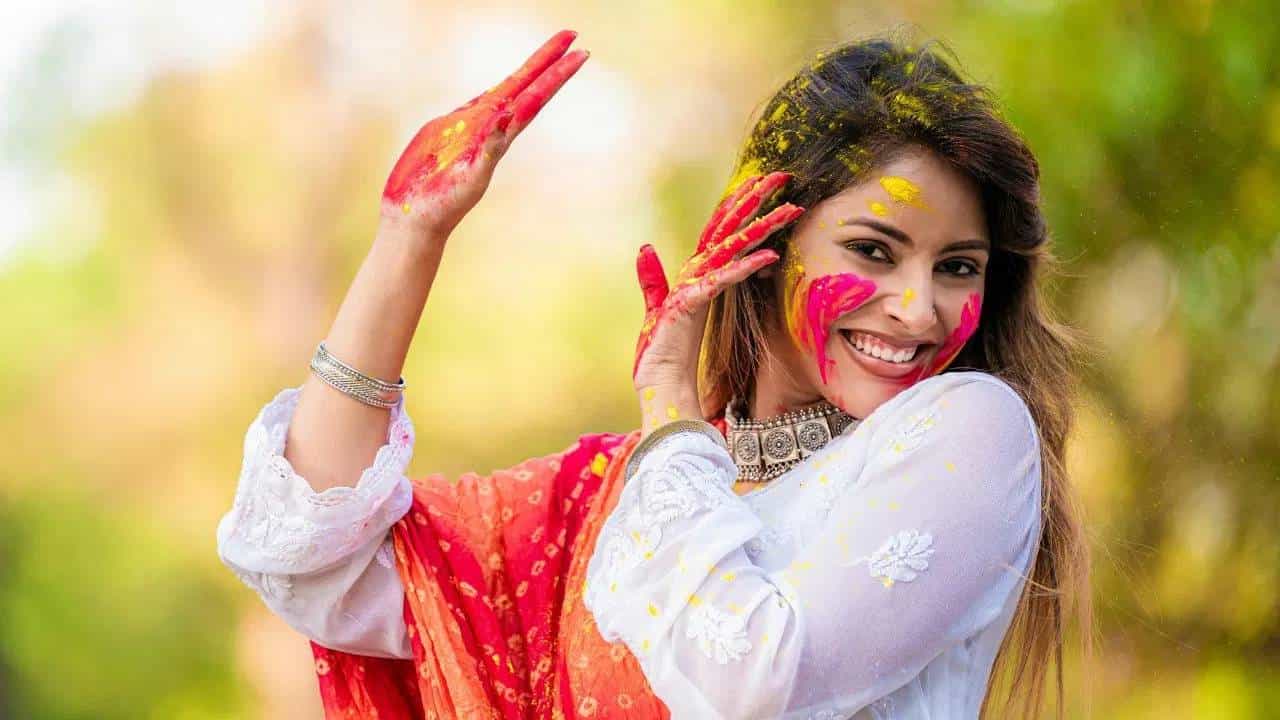 रंगमपचंमीच्या दिवशी अशी घ्या केस, त्वचेची काळजी, तज्ञ काय सांगतात ?